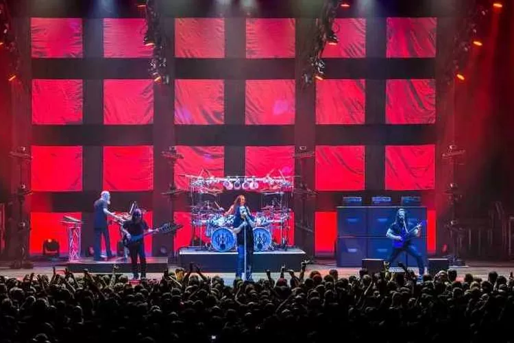 Dream Theater dalam salah satu konser tur dunianya (Dreamtheater.net)