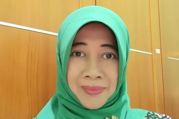  Winarni Rahayu, Guru Bahasa Indonesia SMA N 5 Semarang. (dok pribadi)