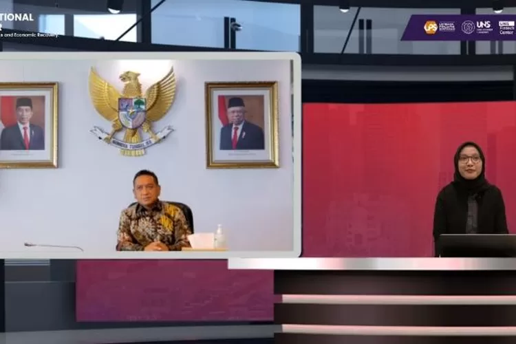  Didik Madiyono selaku Anggota Dewan Komisioner LPS menyampaikan keynote speech dalam webinar internasional bertajuk &ldquo;Financial  Institutions and Economic Recovery: Global Perspective&rdquo; memperingati Dies Natalis ke-46, Universitas Sebelas Maret (UNS).  (dok LPS.)