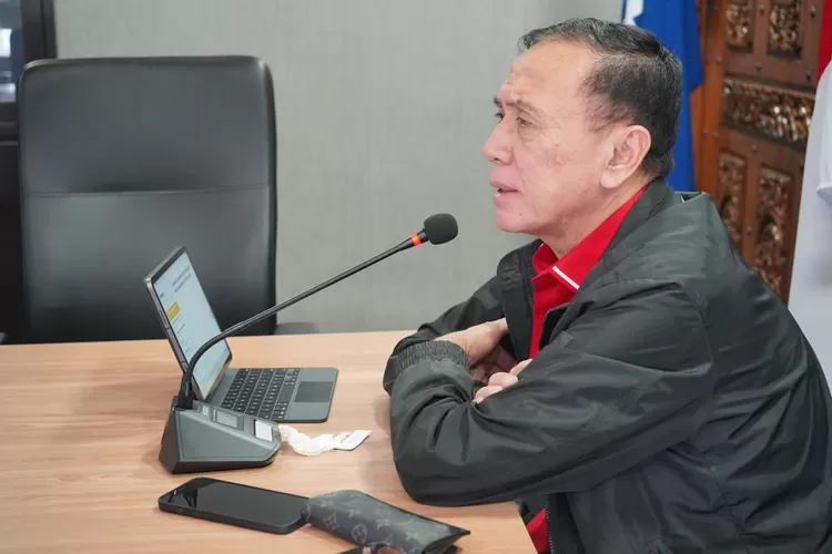 Ketua Umum PSSI, Mochamad Iriawan saat menerima laporan terkait pemain naturalisasi (pssi.org)