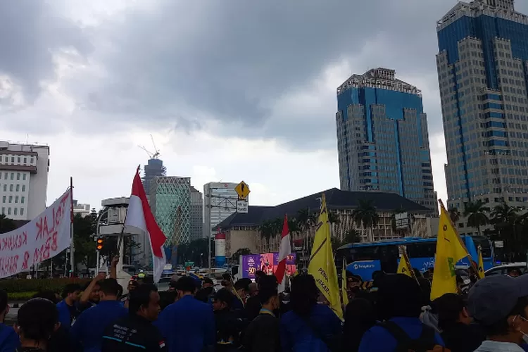 Diiringi Sholawat, PMII Jakarta Timur Aksi di Patung Kuda (Dok. Istimewa)