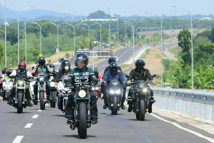 23 juta mobil dan 17 juta motor diperkirakan lewat pulau jawa (Instagram/@jokowi)