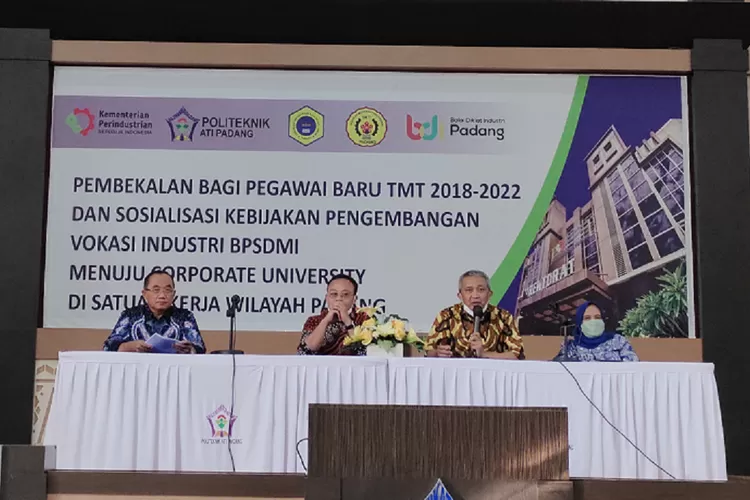 BPSDMI Kemenperin memberikan pembekalan bagi PNS baru Angkatan 2018 &ndash; 2020 dan CPNS Angkatan 2022 di satuan kerja wilayah Padang.