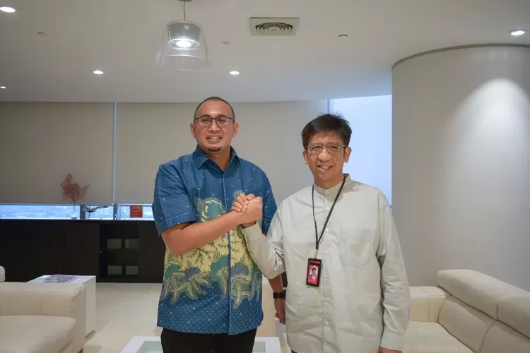 Andre Rosiade mengunjungi Direktur Utama Telkomsel Hendri Mulyana Syam di Jakarta, Sabtu (23/4/2022).
