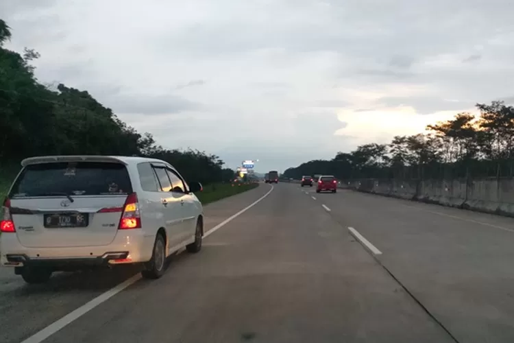 Arus lalulintas d jalan tol Batang- Semarang belum di padati kendaraan pemudik.  (Muslihun/Kontrubutor Batang)