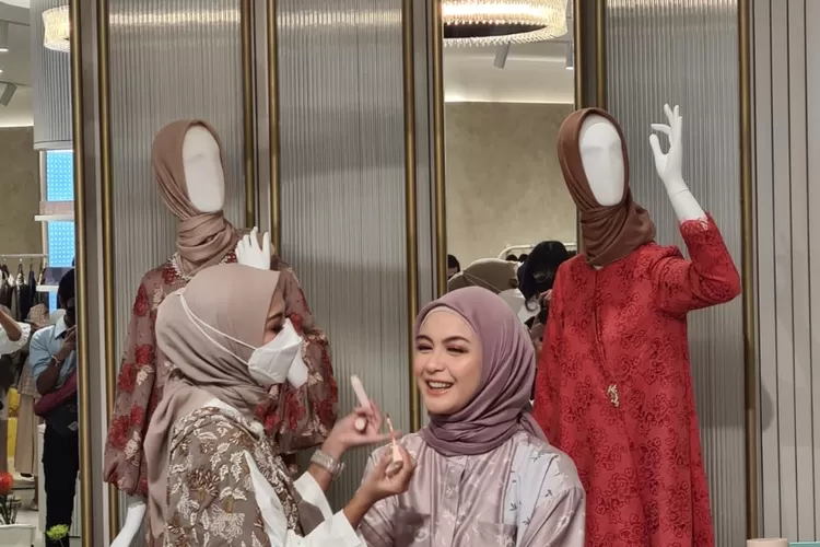  CEO Kami. Istafiana Candarini membuka gerai baru Senayan City yang menandai optimisme industri modest fashion Indonesia (AG Sofyan)