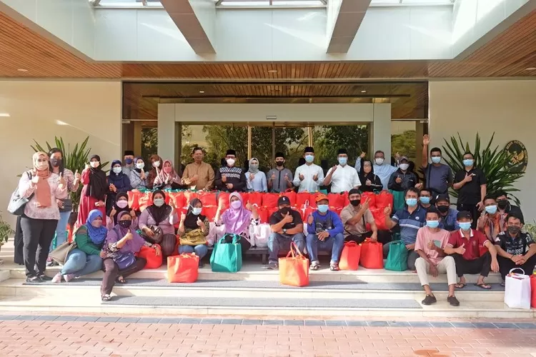 KBRI Bandar Seri Begawan Salurkan Sembako untuk Ratusan WNI dan Keluarga Miskin Brunei (FOTO: kbri BANDAR sri Begawan)