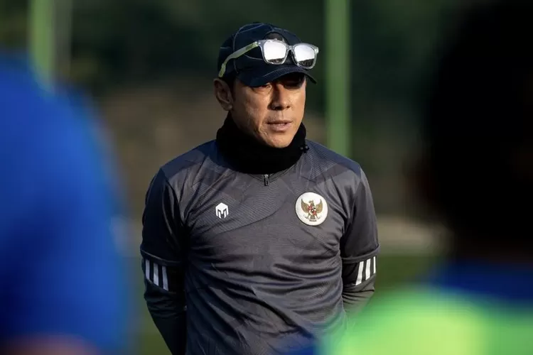 Shin Tae-yong saat memberi arahan di pemusatan latihan Timnas U-23 (Instagram/shintaeyong7777)