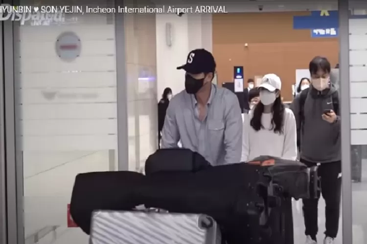 BinJin Couple tiba di Incheon International Airport (Tangkapan Layar akun Youtube Korea Dispatch )
