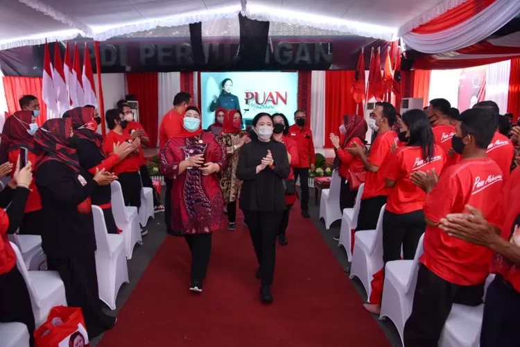 Ketua DPP PDI Perjuangan (PDIP) Puan Maharani dalam kunjungan kerjanya di Karanganyar dan Sragen Jawa Tengah, Rabu (27/4/2022).  (Dokumen)