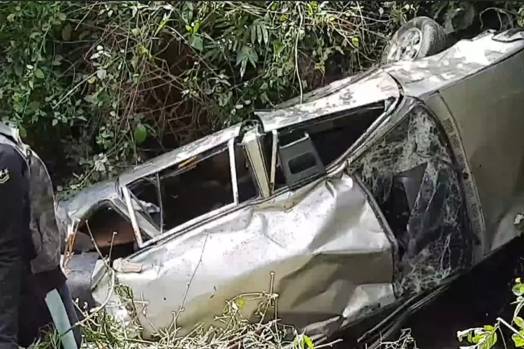 Bangkai kendaraan di dasar jurang di kawasan Cililin, KBB, kecelakaan tewaskan tiga penumpang (Algi Muhammad Ghifari)
