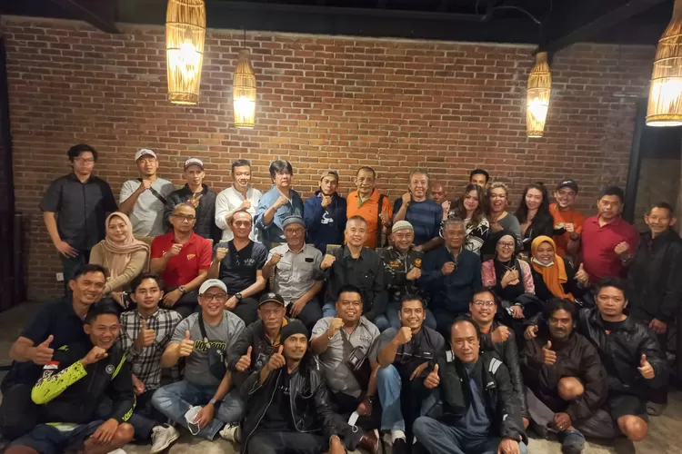 BBAC 4x4 berkumpul dan berbuka puasa bersama di Saoeng Soenda Bandung sambil merencanakan agenda kegiatan mendatang. (Bisnisbandung.com/Yudhi Prasetiyo)