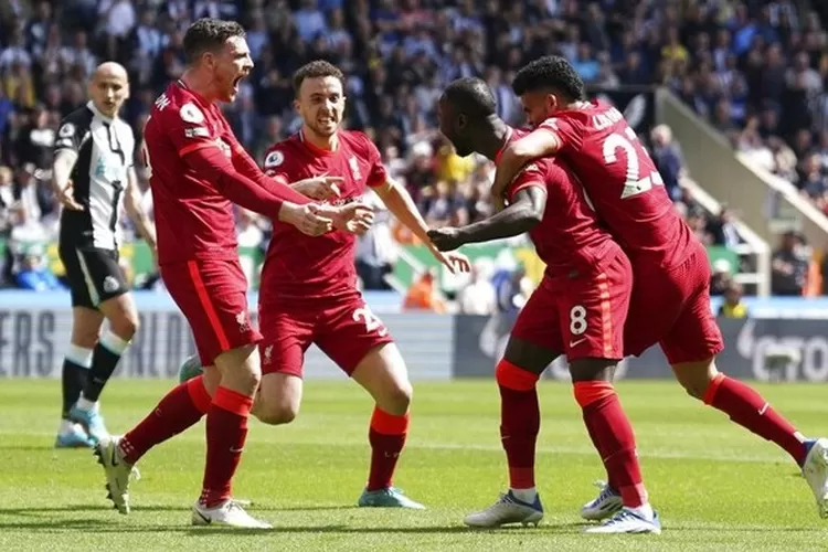 Liverpool merayakan gol ke gawang Newcastle United.