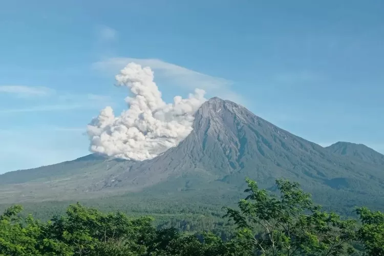 Waspada! Gunung Semeru Erupsi Pagi ini, Dihimbau Warga Tidak Beraktifitas Radius 5 Km Dari Kawah (Dok. PPGA Semeru)