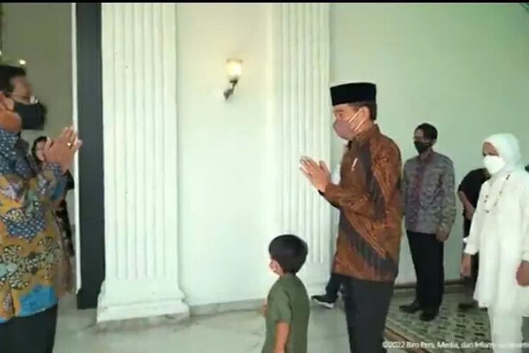Presiden Jokowi dan Iburiana bersilaturahmi dengan Gubernur DIY Sultan HB X. (Tangkapan layar YouTube )