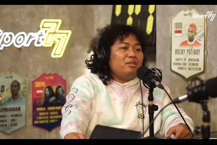 Marshel Widianto ungkapkan perasaannya ikut rombongan Rumah Angklung nonton AC Milan di Stadion San Siro, Italia (YouTube/Sport77 Official)