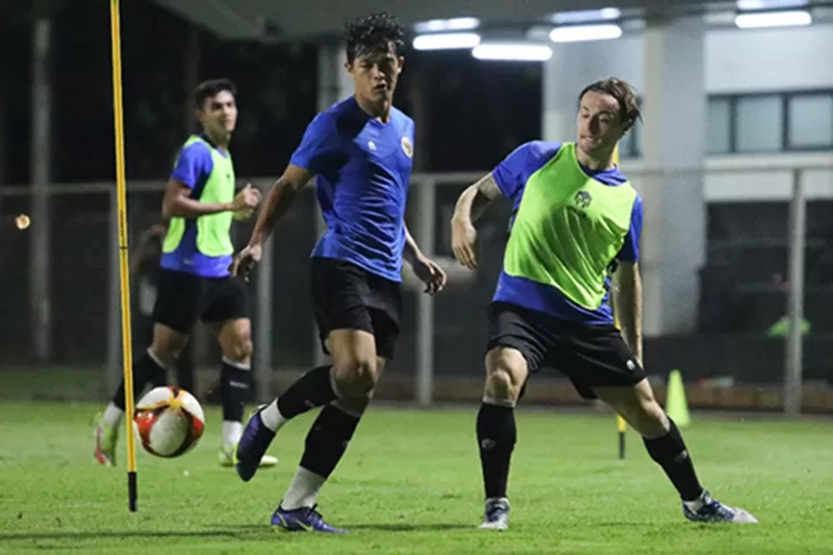 Para pemain Indonesia berlatih intensif jelang lawan tuan rumah Vietnam pada SEA Games 2021. (pssi.org)