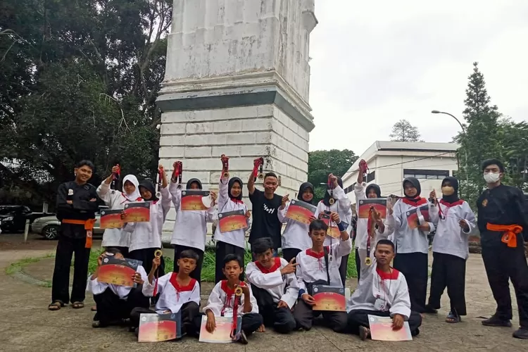 Kontingen Pencak Silat SMK SBI Cianjur (GoraJuara.com/dok AKSI)