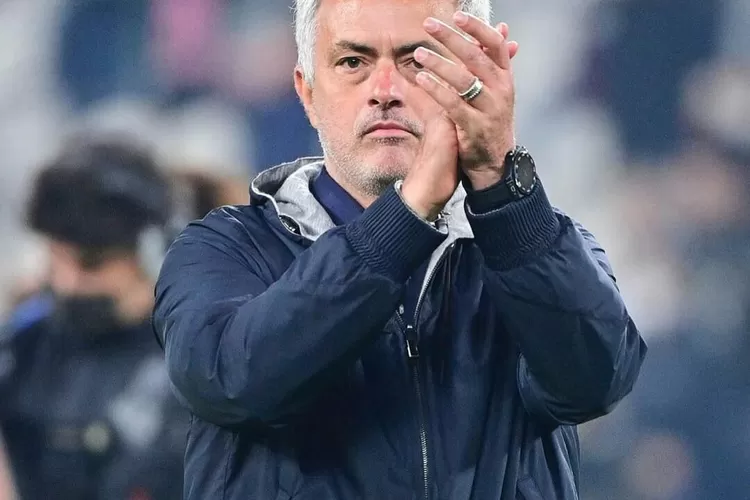 Pelatih AS Roma Jose Mourinho memuji kekompakan para pemain dan penonton AS Roma sehingga membawa tim itu lolos ke final Europa Conference League. (dok, Arah Kata-Pikiran Rakyat)