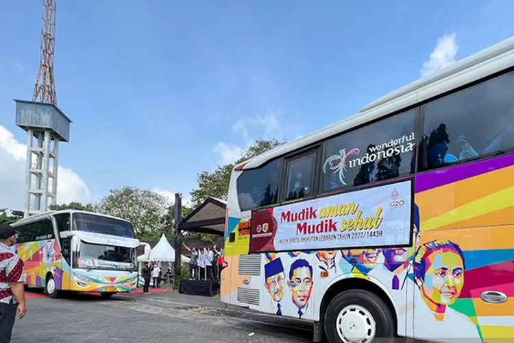 Pemberangkatan bus program mudik gratis Kementerian Perhubungan dari Terminal Giwangan menuju Jakarta, Minggu (8/5/2022).  (ANTARA/Eka AR)