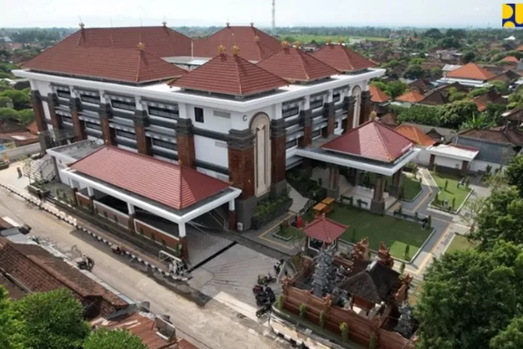 Pementerian Pekerjaan Umum dan Perumahan Rakyat (PUPR) telah menyelesaikan Pembangunan Pasar Sukawati Blok C Kabupaten Gianyar, Provinsi Bali.