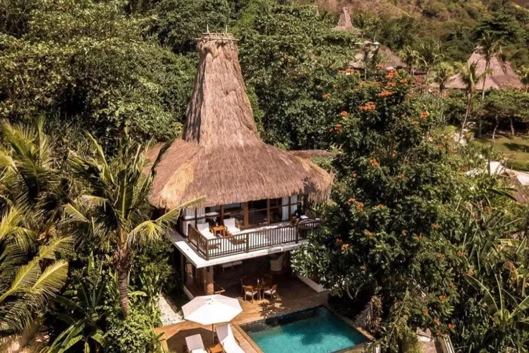 Keindahan Nihi Resort di NTT dilihat dari atas. (Egy Massadiah)