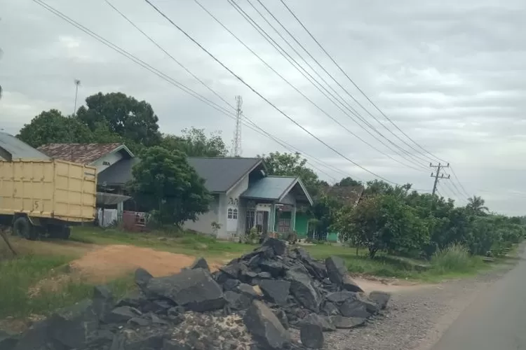  Proyek drainase Dinas Pekerjaan Umun Perumahan Rakyat (PUPR) Provinsi Jambi Tahun 2022 di Jalan lintas Jambi - Muara Bulian (Anuza)