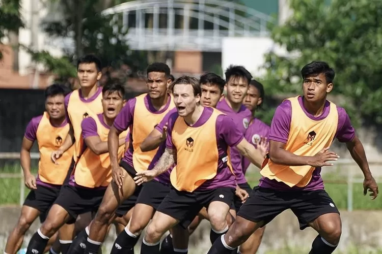 Timnas U-23 saat melatih kekompakan tim di sesi latihan jelang lawan Timor Leste (Instagram/@pssi)
