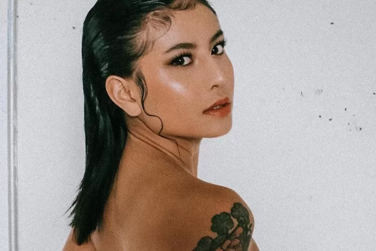 Karin Novilda atau Awkarin dituding menjadi sebab kematian mantan kekasihnya, Oka Mahendra. (Gorajuara/dok: Instagram/ Awkarin)