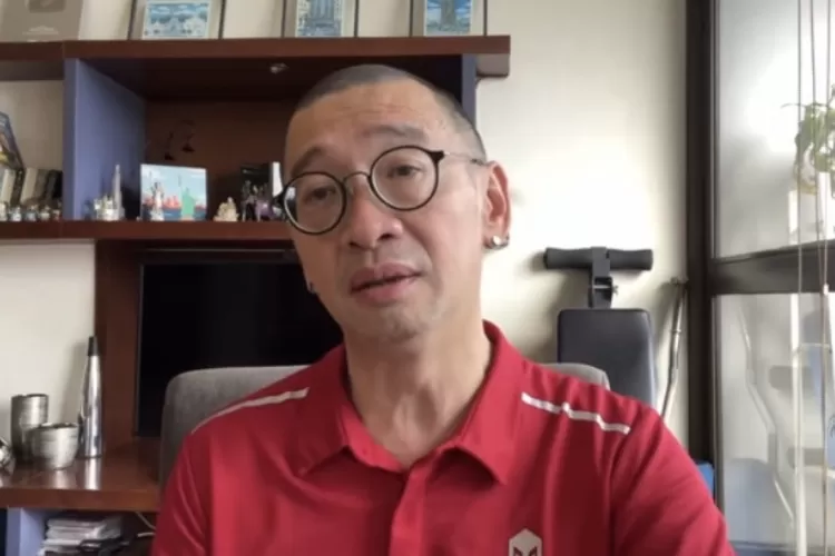 Pengamat sepak bola, Coach Justin mengungkapkan rasa kagetnya terhadap gebrakan Erick Thohir di PSSI (YouTube/Justinus Lhaksana)