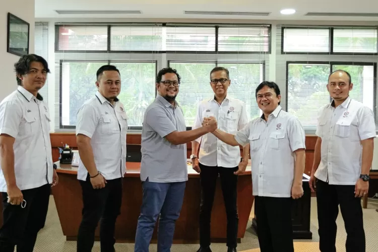 Manajemen Semen Padang FC Berganti, KJ Jadi Komut Dan Win Bernadino Jadi Dirut