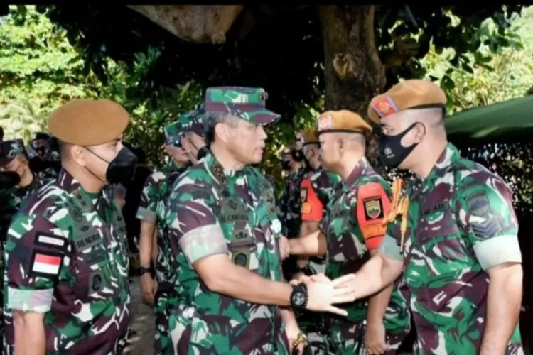 Pangkogabwil Wilayah III, Letjen TNI  Nyoman Cantiasa Di Pulau Haruku Maluku (Istimewa)