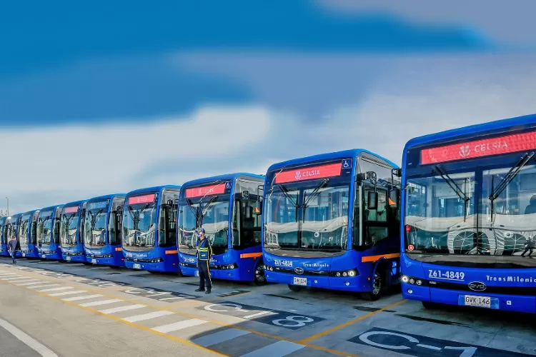 Pemprov DKI Jakarta bakal mengimpor 100 unit armada  bus listrik dari Inggris .