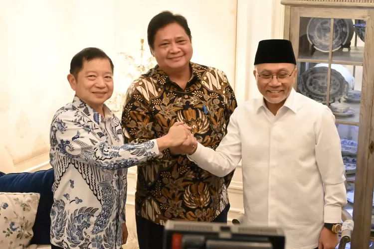 Ketua Umum Partai Golkar Airlangga Hartarto (tengah) bersama Ketua Umum PAN Zulkifli Hasan (kanan) dan Ketua Umum PPP Suharso Monoarfa mencanangkan kerja sama untuk mewujudkan koalisi pada Pemilu 2024. (Ist)