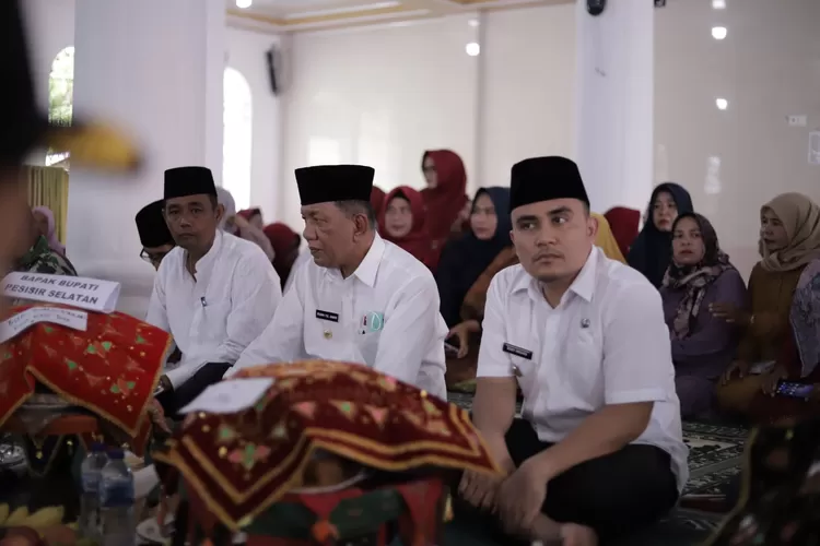 Masyarakat Nagari Koto Nan Duo Makan Bajamba Bersama Bupati Rusma Yul Anwar