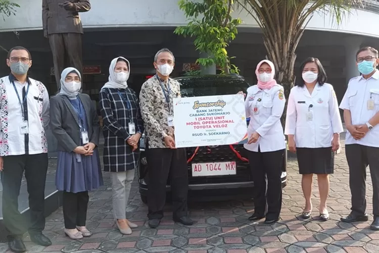 Bank Jateng memberikan bantuan berupa mobil operasional RSUD Ir Soekarno Kabupaten Sukoharjo. (dok)