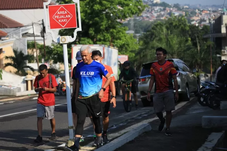 Gubernur Jawa Tengah Ganjar Pranowo menanggapi kebijakan Jokowi boleh lepas masker di luar ruangan. (humas jateng)