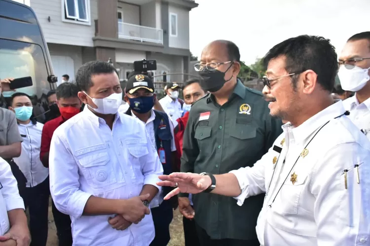 Bupati Sumedang, Dony Ahmad Munir berbincang dengan Menteri Pertanian, Syahrul Yasin Limpo (Kewoy Guntara)