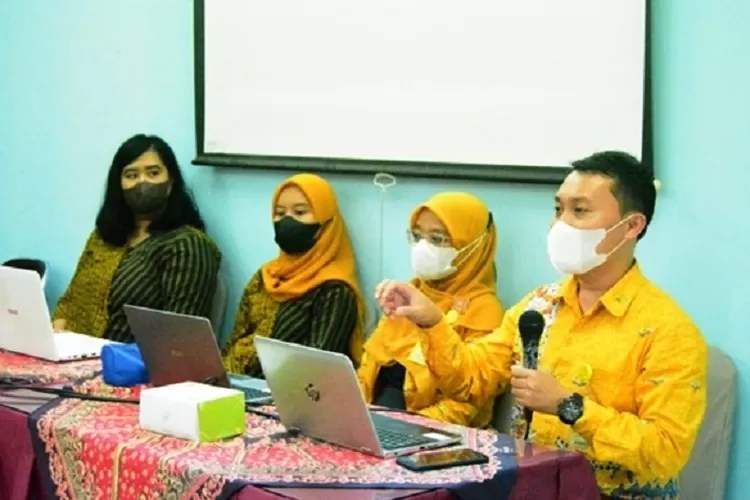 Tim Pengabdiaan FMIPA Universitas Negeri Semarang (Unnes) menyelenggarakan pelatihan STEM (Science Technology Engineering and Mathematics) Education berbantuan media Wordwall.&nbsp;  (istimewa)