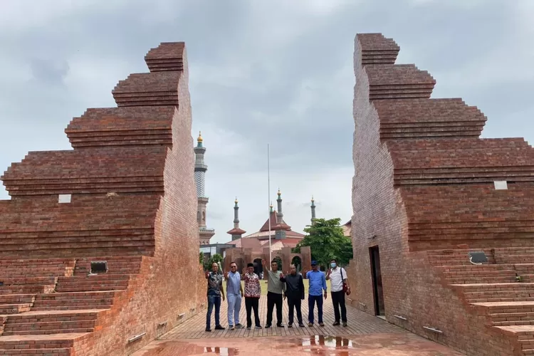 Alun-alun Kejaksan Kota Cirebon. (Humas DPRD Jawa Barat)