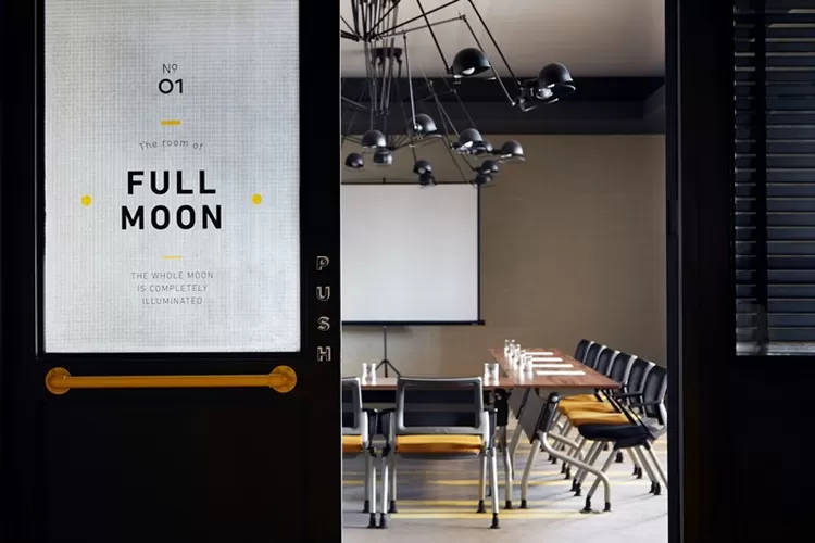 Rooms Inc Semarang menawarkan harga paket meeting dengan harga yang terjangkau. (Rooms Inc Semarang)