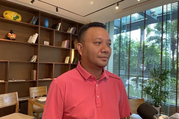 Sekretaris Jenderal Komite Olimpiade Indonesia (KOI) Ferry J Kono yang sekaligus sebagai Chef de Mission (CdM) kontingen Indonesia pada SEA Games Vietnam 2021 di Hanoi, Senin (24/5/22).  (ANTARA/Dolly Rosana)