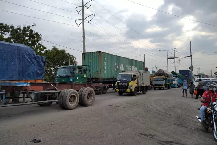 Semarang Banjir Rob Hari Ini, Hindari Jalan Pantura, Lalu Lintas Macet!