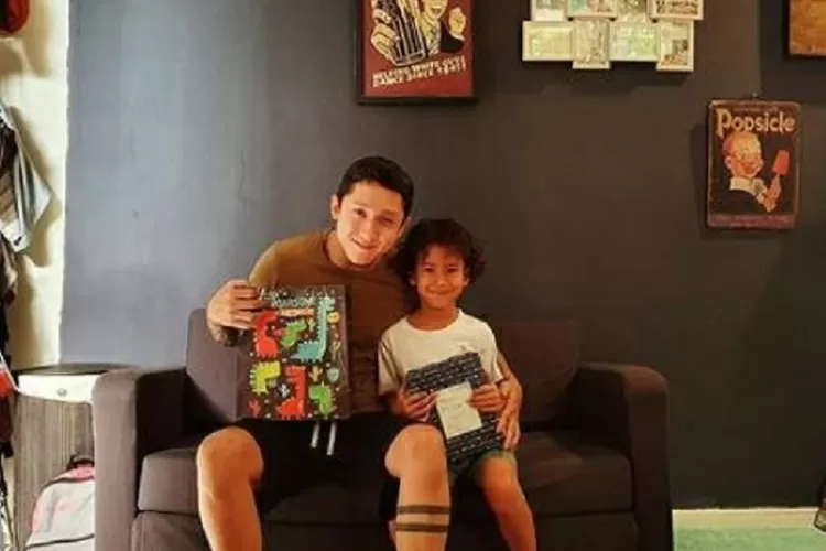 Kebersamaan Daniel Patrik bersama Malakai.  (Instagram @danielschudtz)