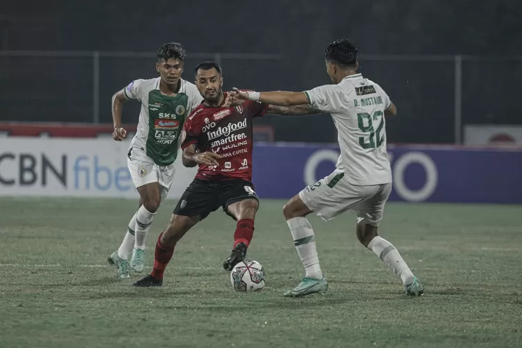 Brwa Nouri (tengah) menyambut baik keinginan Mesut Ozil bergabung dengan Bali United/Dok Bali United.