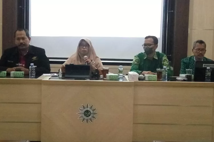 Para pembicara saat menyampaikan paparan seminar pendidikan 'Fenomena Kejahatan Jalanan di Kalangan Remaja dan Upaya Pencegahannya'.   (Teguh Priyono)