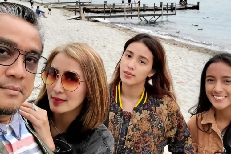Dede Yusuf Bersama Istri dan Dua anaknya ketika sedang Liburan (dok.Dede Yusuf)