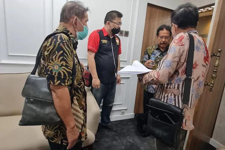 Menteri ATR/BPN Sofyan Djalil menerima  tim LQ Indonesia  dan korban mafia tanah di Tangerang Haji Sutrisno di kantor  Menteri ATR/BPN, Jumat (27/5/2022).