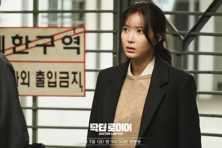 Im Soo Hyang berperan sebagai Geum Seok Young dalam Doctor Lawyer (Twitter @GimbapBlog2)