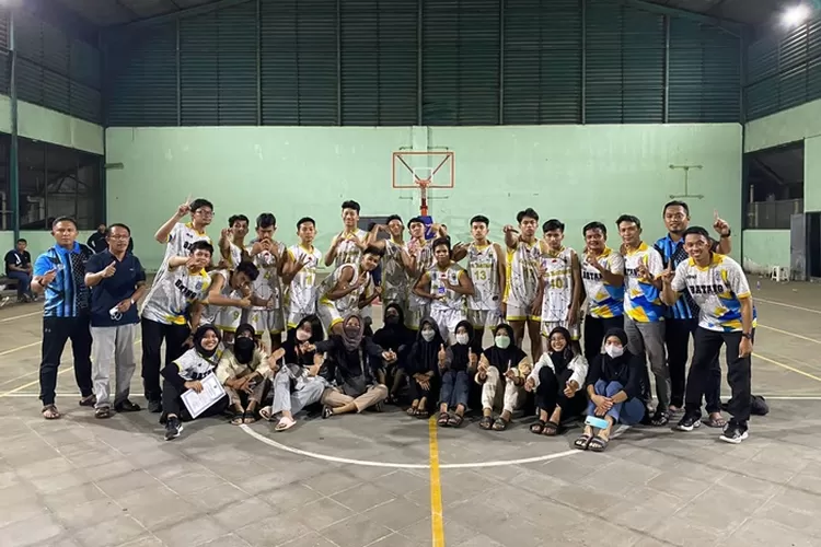 Tim Basket putra Kabupataten Batang berhasil menjadi juara satu Popda tingkat eks-Karsidenan Pekalongan.  (Muslihun/Kontributor Batang)